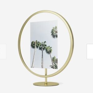 Umbra 5” x 7” Large Round Infinity Frame in Brushed Gold Finish Brand new!